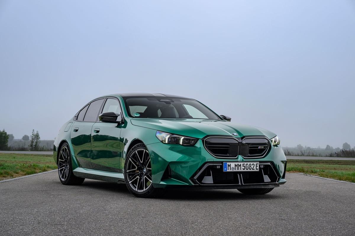 BMW 고성능 세단 `뉴 M5` 국내 출시…하이브리드 시스템 장착