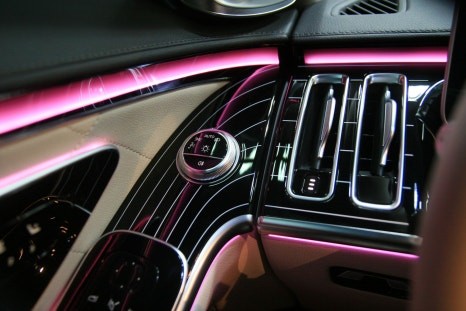 울산 벤츠 S클래스 S500(W223) 엑티브엠비언트 + 4D부메스터 전동트위터 + 피아노트림 교체 [ 루시드커스텀 ]