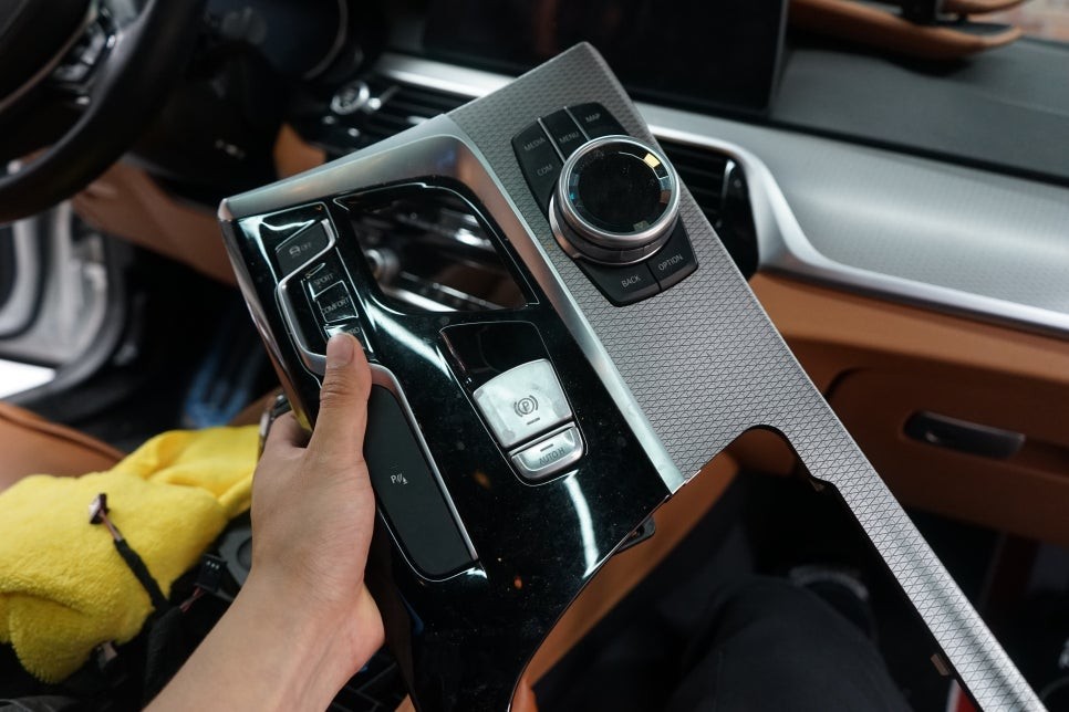 변신의 시작 BMW 520D 실내랩핑 3M 매트릭스블랙 (동탄, 하남) / 경기 화성