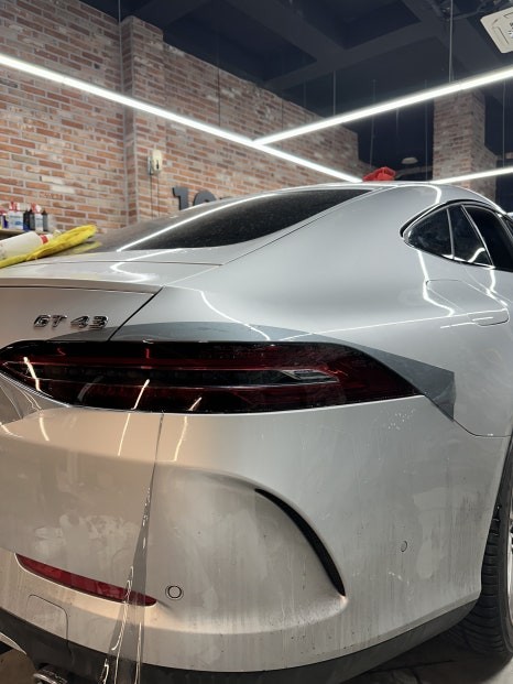 벤츠 AMG GT43 은색에서 고광택필름 화이트로 랩핑하기 용인랩핑 수원랩핑 크롬죽이기와 블랙PPF시공 / 경기 화성