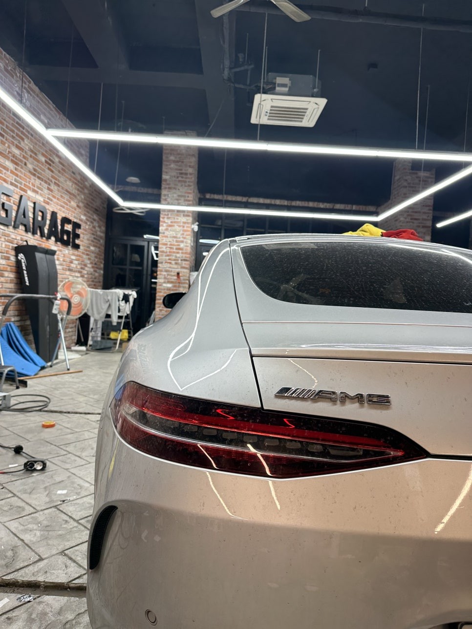 벤츠 AMG GT43 은색에서 고광택필름 화이트로 랩핑하기 용인랩핑 수원랩핑 크롬죽이기와 블랙PPF시공 / 경기 화성