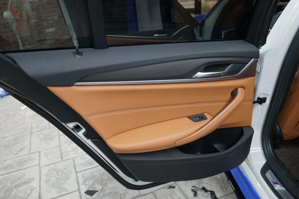 변신의 시작 BMW 520D 실내랩핑 3M 매트릭스블랙 (동탄, 하남) / 경기 화성