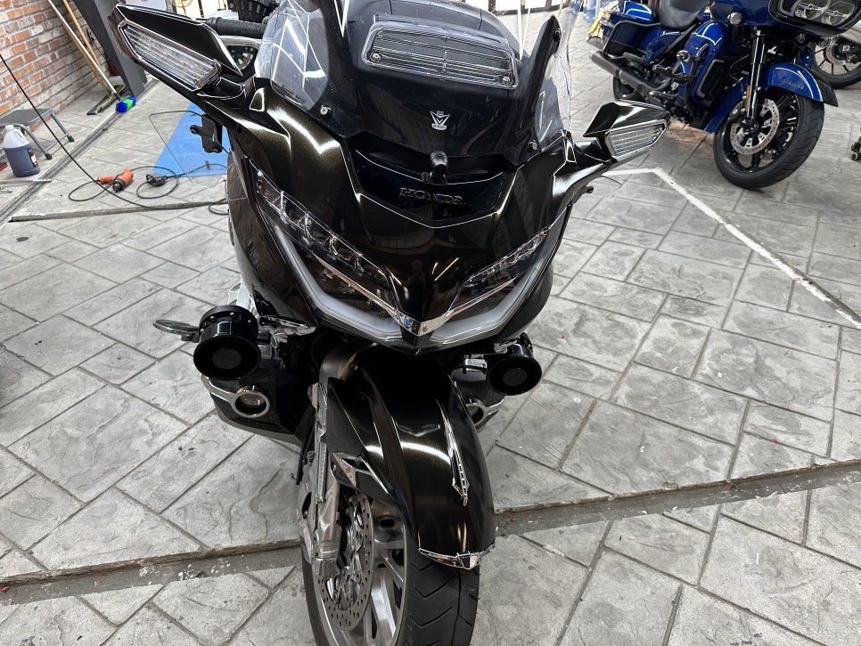 [혼다 골드윙] 전체 랩핑 정열의 레드에서 블랙 메탈릭으로 색다른 변신~!(동탄 랩핑,바이크 랩핑) / 경기 화성