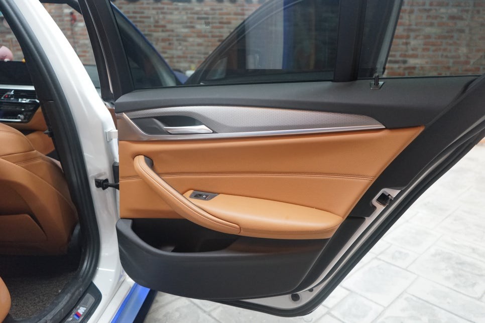 변신의 시작 BMW 520D 실내랩핑 3M 매트릭스블랙 (동탄, 하남) / 경기 화성