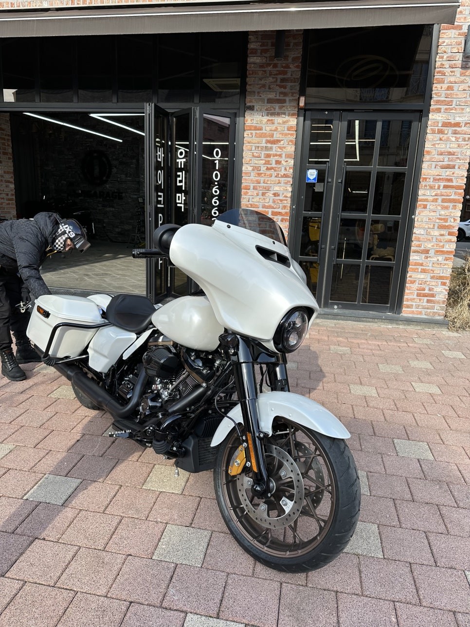 용인랩핑 할리데이비슨 스트리트글라이드 전체랩핑 화이트펄로 순정같은 퀄리티로 색바꿈 / 경기 화성