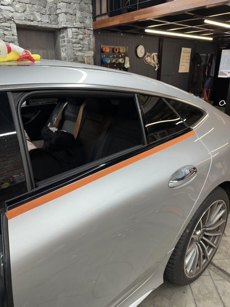 벤츠 AMG GT43 은색에서 고광택필름 화이트로 랩핑하기 용인랩핑 수원랩핑 크롬죽이기와 블랙PPF시공 / 경기 화성