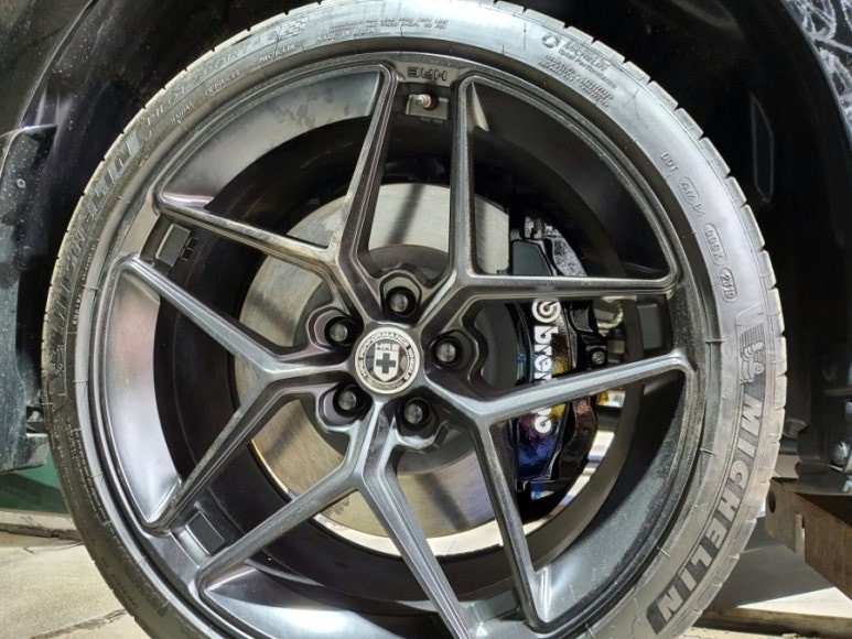 bmw G30 5시리즈 머스탱 캘리퍼 도색.