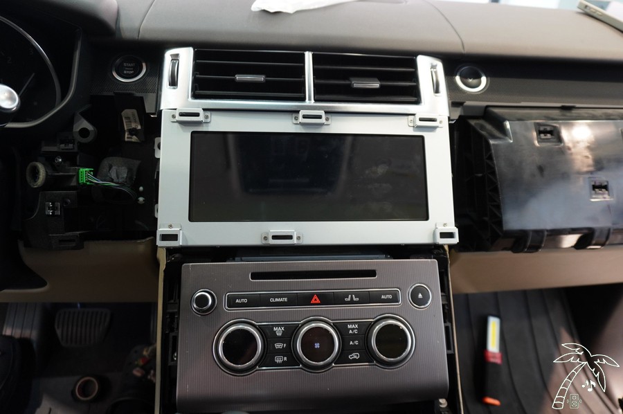 레인지로버 L405 오디오 고장 블루투스 재부팅과 내비게이션 동작 불량 시 10.25인치 안드로이드 올인원 시공으로 업그레이드 추천드립니다