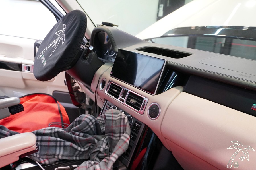 레인지로버 스포츠 안드로이드 올인원 설치 최신형 고성능 제품으로 장착! 2008년식 후방카메라 화질 업그레이드도 같이 진행됩니다