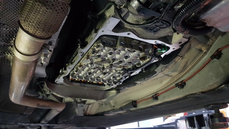 BMW 5시리즈 F10 520d 11년식 미션오일교환 작업 대구 BMW정비 수입차정비 전문점 씨앤디인터내셔널 BMW520d 미션오일 미션오일팬 교체 시공후기 대구남구씨앤디 CND