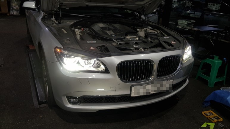 BMW 740Li LCI 라이트 장착 작업 7시리즈 F01 F02 헤드램프 전조등 BMW 라이트 교체 수입차 정비 수리 튜닝 전문점 대구 씨앤디인터내셔널