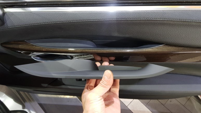 BMW 7시리즈 F01 F02 750Li 10년식 엔진오일교환 및 실내 손잡이커버 장착 작업 대구 BMW정비 BMW튜닝 전문점 씨앤디인터내셔널 수입차 대구앞산카센타 합성유 토탈쿼츠