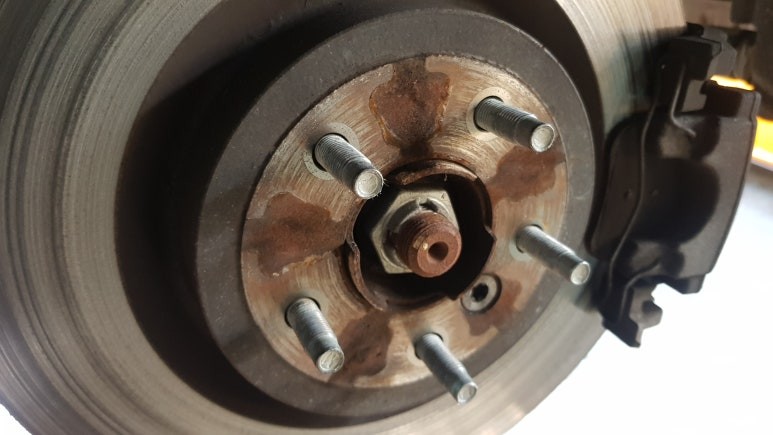 재규어XF 프론트 브레이크패드, 리어 브레이크디스크, 패드 교환 작업 대구 씨앤디인터내셔널 수입차정비 전문점 대구앞산 씨앤디 JAGUAR XF 브레이크패드마모경고등 자동차정비