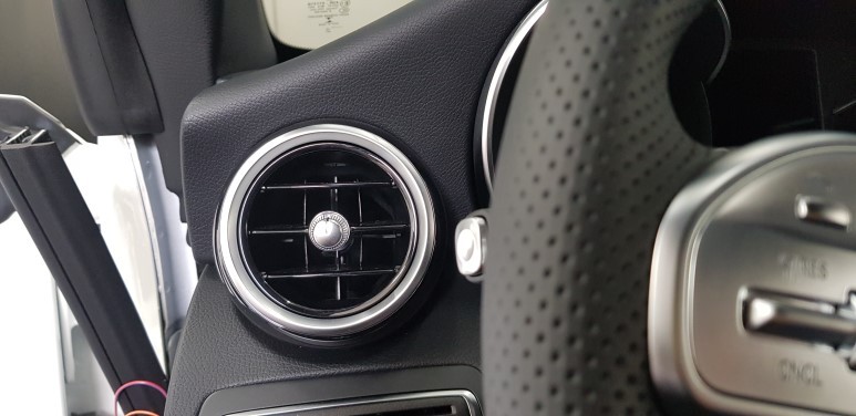 대구 벤츠 C클래스 W205 C200 카브리올레 LED 미드커버 장착 및 LED 송풍구 작업 후기 화려한 엠비언트를 뿜어내는 LED 송풍구 교체! 대구씨앤디 대구수입차전문