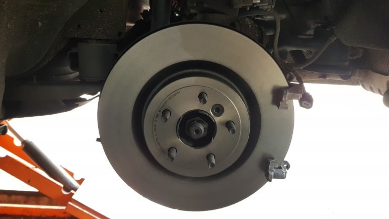 재규어XF 프론트 브레이크패드, 리어 브레이크디스크, 패드 교환 작업 대구 씨앤디인터내셔널 수입차정비 전문점 대구앞산 씨앤디 JAGUAR XF 브레이크패드마모경고등 자동차정비