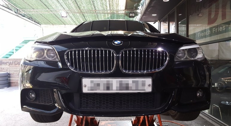 BMW 5시리즈 F10 528i 실린더헤드커버/로커암커버, 리어 브레이크 패드/뒷패드, 브레이크오일 교환 작업 대구 BMW정비 전문점 씨앤디인터내셔널 수입차정비 전문 대구앞산씨앤디