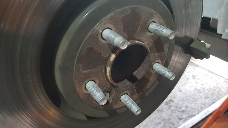 재규어XF 프론트 브레이크패드, 리어 브레이크디스크, 패드 교환 작업 대구 씨앤디인터내셔널 수입차정비 전문점 대구앞산 씨앤디 JAGUAR XF 브레이크패드마모경고등 자동차정비