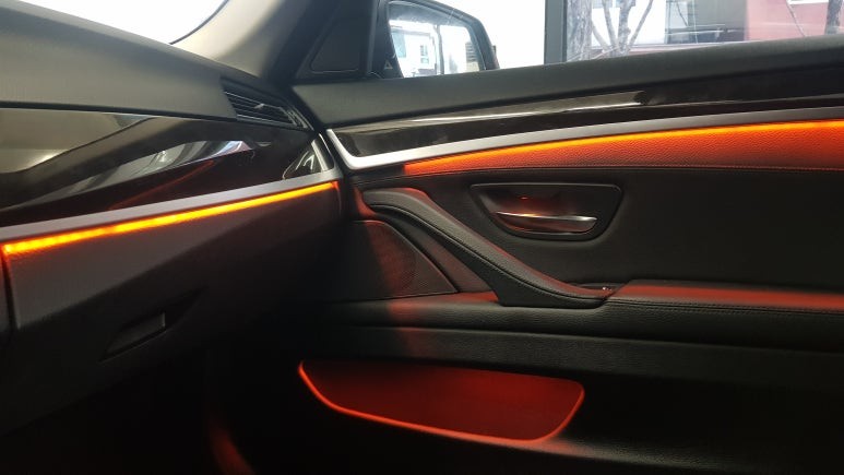 BMW 520i 회오리트위터, 미드커버, 미드스피커 커버 장착 대구 수입차 정비 및 튜닝 엔진오일 교환 전문점 씨앤디인터내셔널