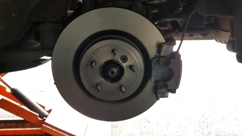 재규어XF 프론트 브레이크패드, 리어 브레이크디스크, 패드 교환 작업 대구 씨앤디인터내셔널 수입차정비 전문점 대구앞산 씨앤디 JAGUAR XF 브레이크패드마모경고등 자동차정비