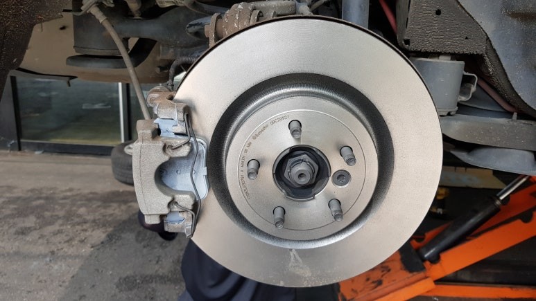 재규어XF 프론트 브레이크패드, 리어 브레이크디스크, 패드 교환 작업 대구 씨앤디인터내셔널 수입차정비 전문점 대구앞산 씨앤디 JAGUAR XF 브레이크패드마모경고등 자동차정비