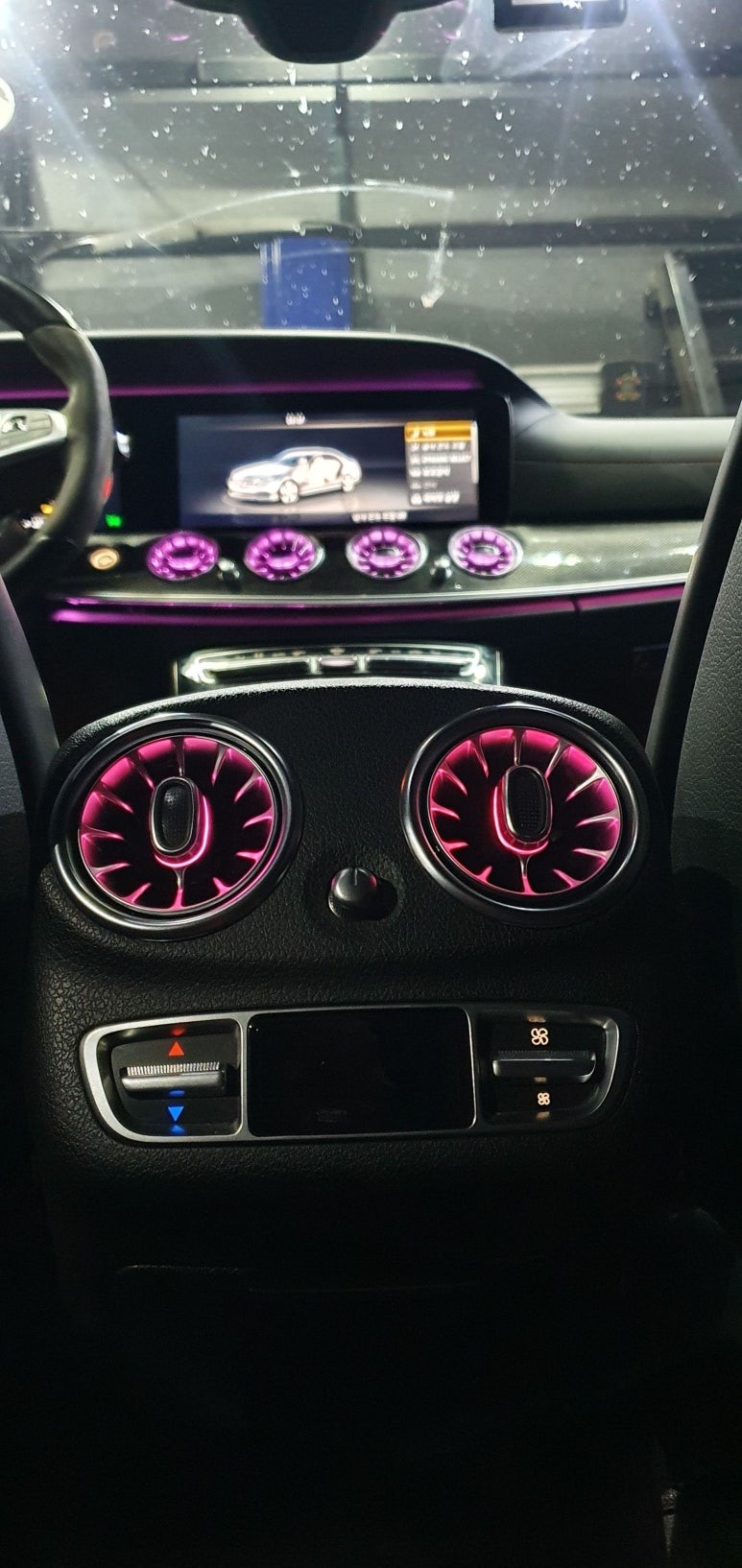 벤츠 E43 AMG LED 송풍구 장착작업 엠비언트 송풍구 장착으로 인테리어 효과를 올려봐요 벤츠 LED송풍구 벤츠튜닝 대구자동차전문 대구수입차전문 대구튜닝 대구씨앤디인터내셔널