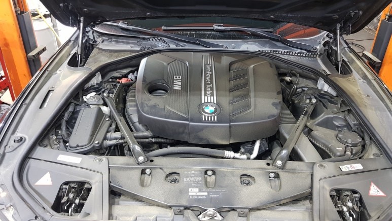 대구.경북 / BMW F10 520d 12년식 로커암커버/실린더헤드커버, 인젝터, 동와셔 교체 작업 및 합성유 엔진오일교환 대구남구씨앤디 씨앤디인터내셔널 5시리즈 토탈쿼츠 엔진오일 필터교체 / 대구