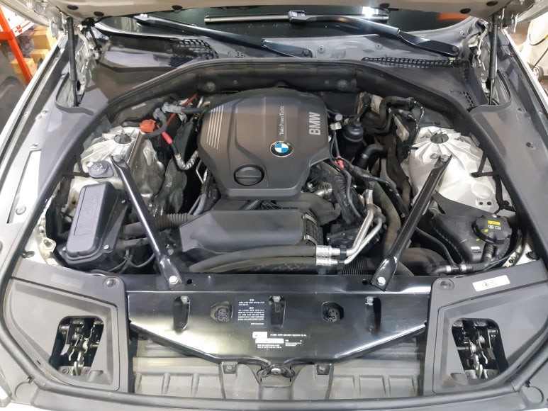 대구.경북 / BMW 520d 엔진오일교체 작업 F10 에어크리너 오일필터 에어필터 Xdrive 16년식 엔진오일전문점 bmw전문점 남구 대명동 카센터 대구씨앤디인터내셔널 / 대구