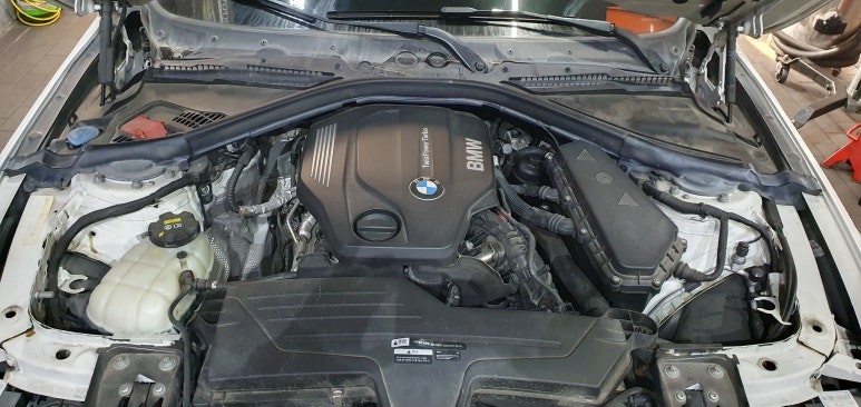 대구.경북 / BMW 4시리즈 F32 420d xDrive 그란쿠페 17년식 엔진오일교환 작업 BMW420d엔진오일교환 시공후기 합성유 오일교환 쉘 힐릭스 울트라 5W30 대구 씨앤디인터내셔널 / 대구