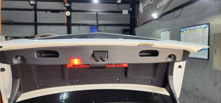 : 벤츠 E클래스 W212 E220 CDI 14년식 전동트렁크 작업 : 순정쇼바를 탈거하고 부드럽게 열고닫히는 듀얼쇼바로 탈바꿈 ✨ : 대구대명동자동차정비 대구씨앤디인터내셔널 :