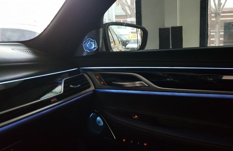 BMW 7시리즈 G11&G12 크롬에 고급진 도트무늬와 더불어 엠비언트까지 탑재된 바워스ST 회오리트위터 장착 후기 (트위터+미드스피커커버+센터스피커커버+리어스피커커버)대구씨앤디