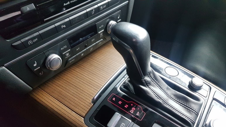아우디 A6 50 TDI 15년식 미션오일교환 및 로커암커버, 인젝터 동와셔, 워터펌프, 외벨트세트, 냉각수통, 연료필터 교체 작업 대구 아우디정비 전문점 수입차정비 전문 AUDI