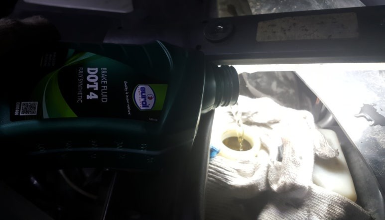 벤츠 ML280d W164 브레이크오일교환 작업 대구 수입차정비 벤츠정비 전문점 대구앞산 씨앤디인터내셔널 M클래스 ML 07년식 브레이크오일 교환 시공후기 DOT4 브레이크밀림