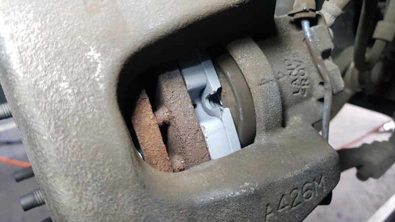 재규어XF 프론트 브레이크패드, 리어 브레이크디스크, 패드 교환 작업 대구 씨앤디인터내셔널 수입차정비 전문점 대구앞산 씨앤디 JAGUAR XF 브레이크패드마모경고등 자동차정비