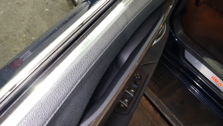 BMW 7시리즈 F10 F02 740Li 실내 손잡이 스크레치 녹아내림 손잡이커버 시공 및 리어송풍구 AUTO버튼 파손 분실로 인한 버튼교체 작업 BMW740Li 10년식 실내버튼