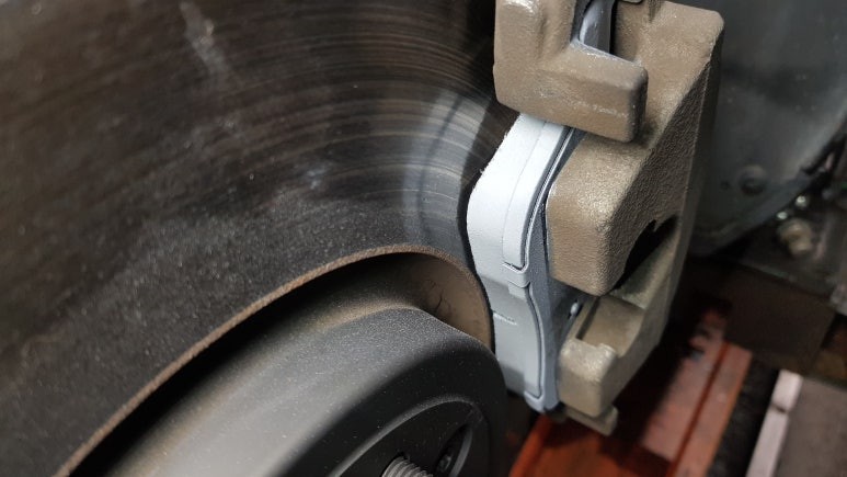 재규어XF 프론트 브레이크패드, 리어 브레이크디스크, 패드 교환 작업 대구 씨앤디인터내셔널 수입차정비 전문점 대구앞산 씨앤디 JAGUAR XF 브레이크패드마모경고등 자동차정비