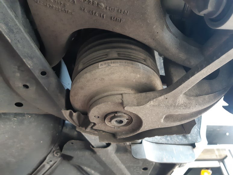 아우디 A7 45 TDI 콰트로 14년식 에어스프링 교환 차고 주저앉음 에어쇼바 에어서스펜션 이상 차고 꺼짐 현상 아우디에어쇼바교환 에어콤프레셔 교체 시공후기 대구수입차정비 씨앤디