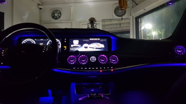 [ 대구 S500 W222 14년식 엠비언트(송풍구/천장/썬글라스케이스) 튜닝샵 추천👍 ]_여러가지 색상으로 은은하게 차량을 비춰주는 드레스업 튜닝_ 벤츠 S클래스 카센터 씨앤디