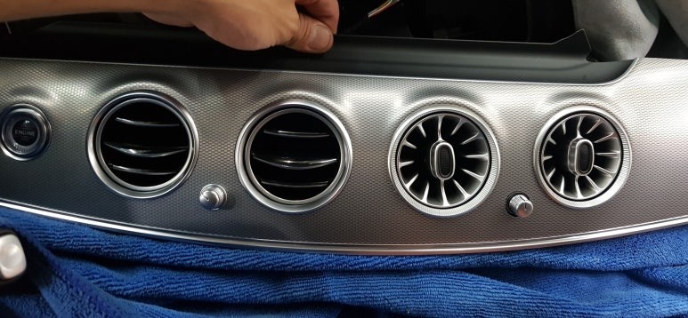[차량인테리어] 벤츠 E클래스 W213 E300 16'-24' 부메스터st 전동트위터, LED송풍구 시공 : ✨ 다양한 색상이 연동되어 날마다 다른 드라이브가능 ✔ : 대구씨앤디