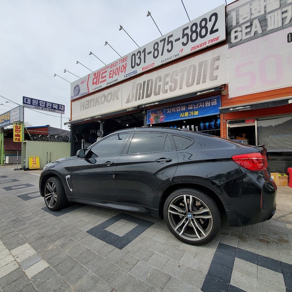 경기북부 / <BMW X6M 50d 블랙 휠도 색 > 휠 프로텍터 붙이는 타입 작업!  x5블랙에디션화 ! /  휠 수리, 휠 도색, 검정 휠, 휠 검정 도색, 휠 림 프로텍터 / 