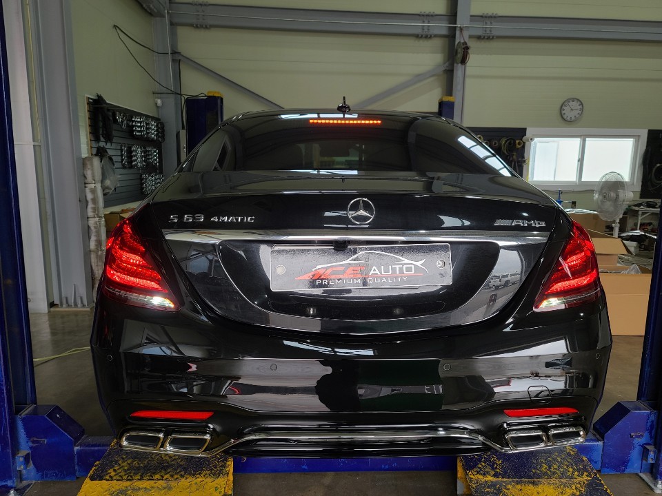 벤츠 W222 S63AMG 전기형 차량 후기형 S63AMG 신형개조 KC인증 멀티빔 헤드라이트 적용 컨버젼  작업입니다.