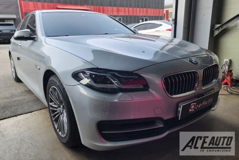 BMW F10 신형개조 전기형 제논 헤드라이트에서 후기형 G30 스타일 헤드라이트로 신형 컨버전