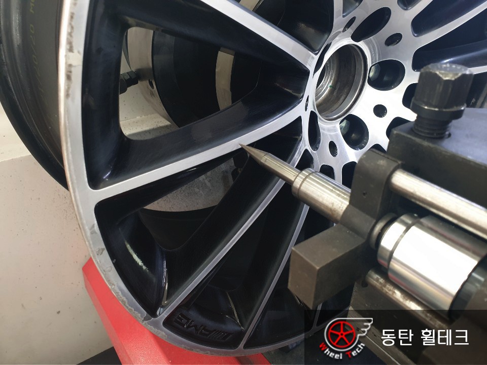 [다이아몬드컷팅][휠복원] 벤츠 GLC 250D AMG 20인치 순정휠 다이아몬드 커팅 휠복원 - 동탄2 휠수리복원 전문점 휠테크 / 화성시 금곡동