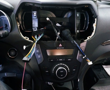 대구 경산 싼타페 DM 안드로이드올인원과 AHD 후방카메라로 업그레이드.