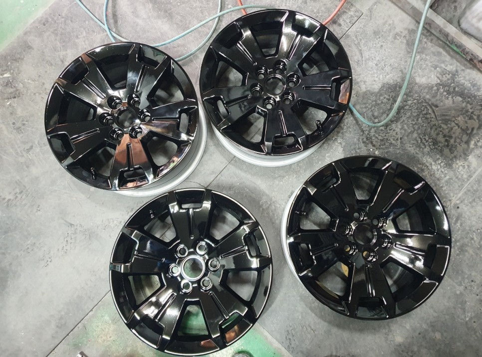 쉐보레 콜로라도 18인치 순정휠 블랙유광 색상으로 휠복원진행 / 청주시 서원구