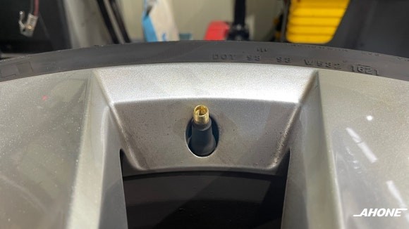 경기남부 / 폭스바겐 아테온 페이스리프트 킹퍼셔 블루 차량에 순정 TPMS 장착. / 경기 이천 부발 / 성남.용인.이천