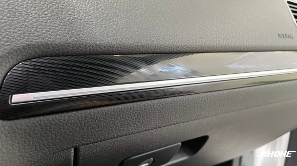 폭스바겐 골프 7세대 GTI 조수석 앰비언트, TPMS 장착.
