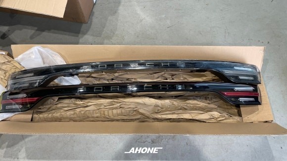 포르쉐 카이엔 쿠페 (9Y0) 순정 틴티드 테일램프 장착. / 경기 이천 부발
