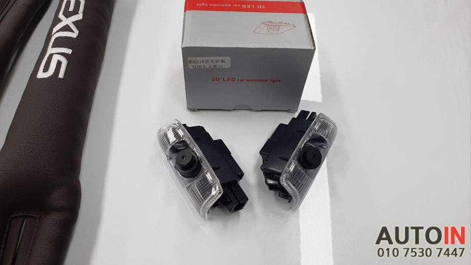 i♥오토인 렉서스 UX250h F-Sport 차량용품 장착 (틈새쿠션, 시트 킥커버, 도어 로고램프, 신형 번호판가이드)