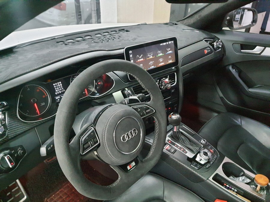 아우디 A4 B8 안드로이드 올인원으로 유튜브와 넷플릭스 즐기기