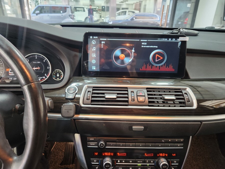 BMW 5GT F07 안드로이드 올인원 직구 제품 설치하기